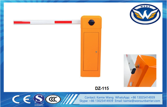 Puerta de la barrera del tráfico del lector de la barrera RFID del aparcamiento del semáforo RS485 con el brazo de los 6m
